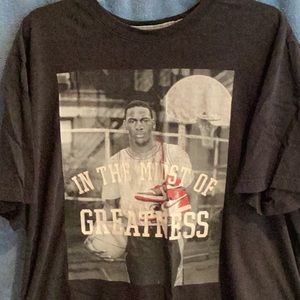 AIR JORDAN JUMP MAN NIKE SHORT SLEEVE SHIRT! MENS XXL, LOGO SHOWS CRACKING.